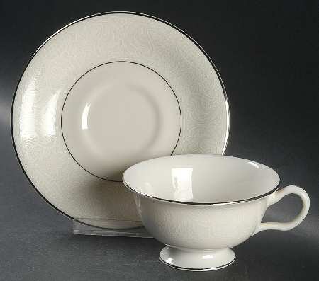 Chantilly Footed Cup & Saucer Set