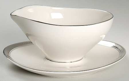 Finale Platinum Gravy Boat with Attached Underplate