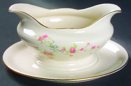 Roxanne Gravy Boat with Attached Underplate