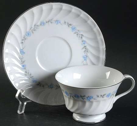 Dana Footed Cup & Saucer Set