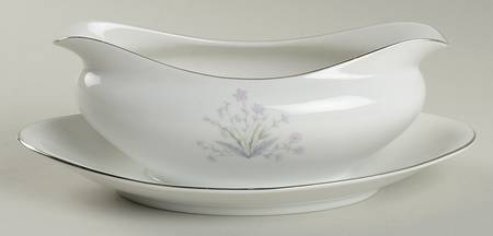 Suzanna Gravy Boat with Attached Underplate