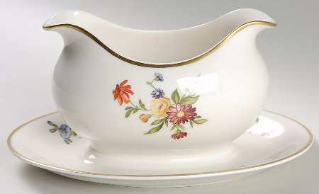 Evangeline Gravy Boat with Attached Underplate