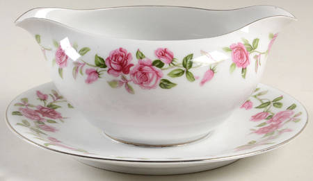 Rambler Round Gravy Boat/Attached Underplate
