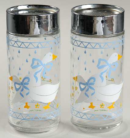 Farm Country Glassware Salt and Pepper Set