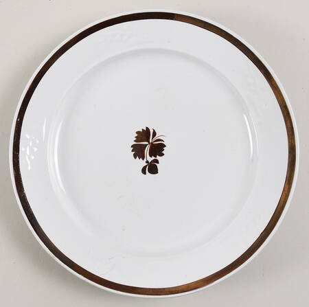 Tea Leaf (Embossed Lily Rim) Luncheon Plate