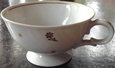 ARA25 Footed Cup