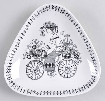 Emilia 6" Triangular Tray
