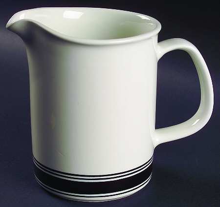 Faenza Black 32 Oz Pitcher