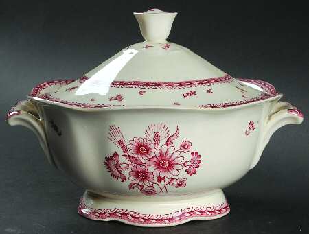 Finn Flower Red (Cream Background) Round Covered Vegetable