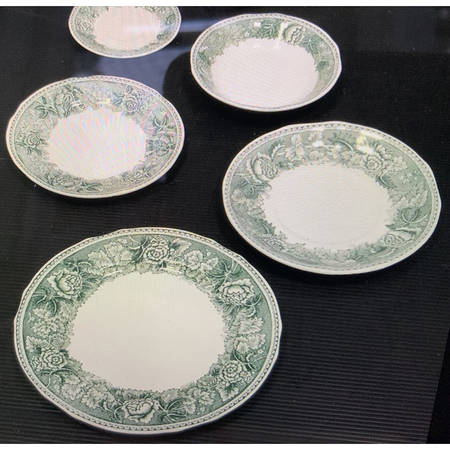 Green Garland Dinner Plate