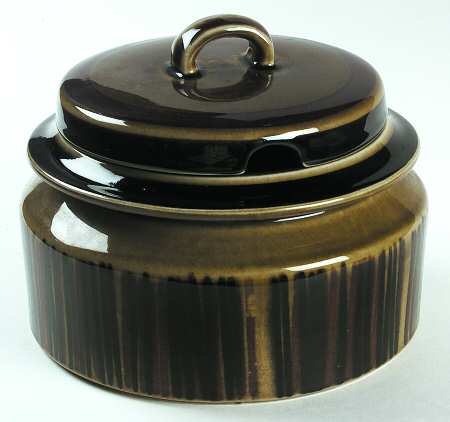 Kosmos 2 Qt Round Covered Casserole