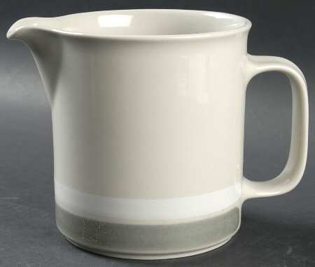 Salla 32 Oz Pitcher