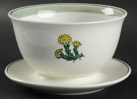 Suvi Gravy Boat with Attached Underplate