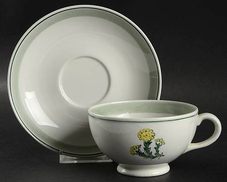 Suvi Footed Cup & Saucer Set