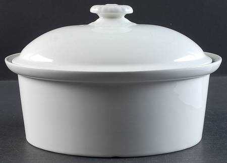 Teema Off White 2 Quart Oval Covered Casserole