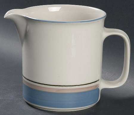 Uhtua 40 Oz Pitcher