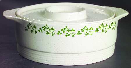 Wild Shamrock 2 Qt Round Covered Casserole