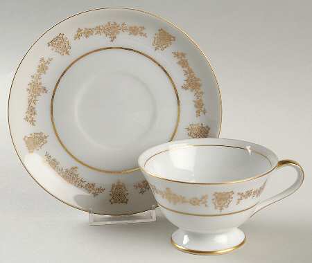 Buckingham Footed Cup & Saucer Set