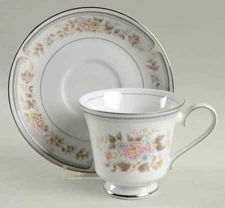 Magnifico Footed Cup & Saucer Set