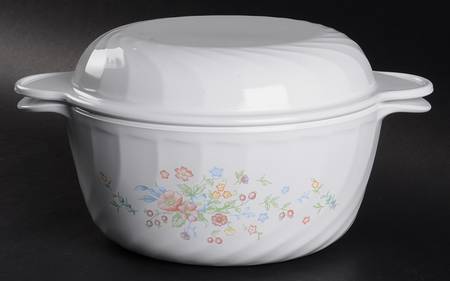 Victoria 2.5 Qt Round Covered Casserole