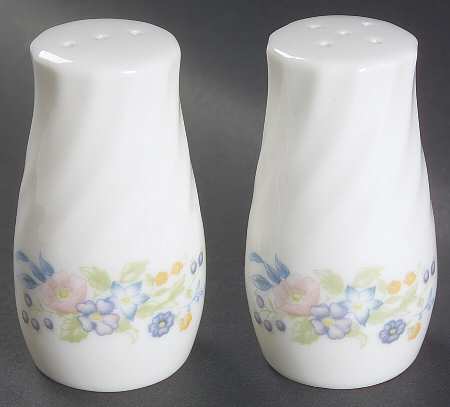 Victoria Salt & Pepper Set