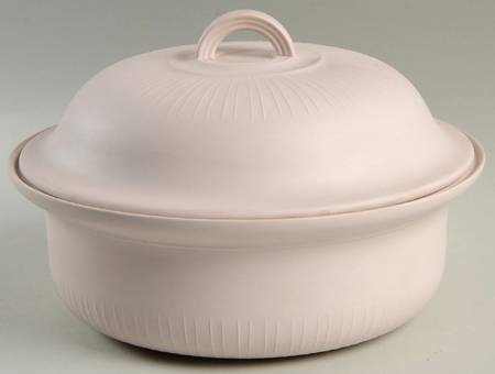 Lagoon Pink 2.5 Qt Round Covered Casserole