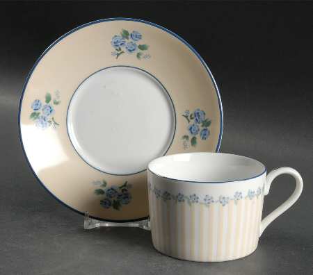 Woodbury Flat Cup & Saucer Set