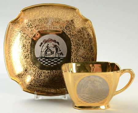 ARZ35 Footed Cup & Saucer Set