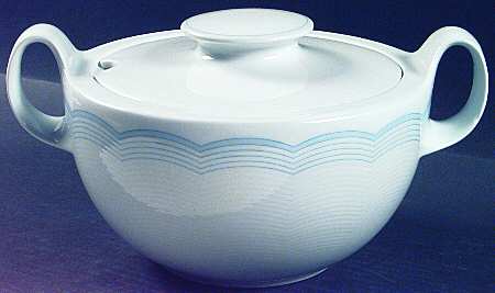 Cloud 2 Qt Round Covered Casserole