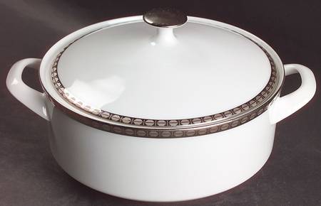 Grand Prix Platine Round Covered Vegetable