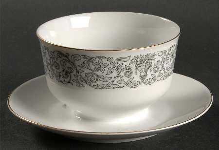 Medici Black Gravy Boat with Attached Underplate