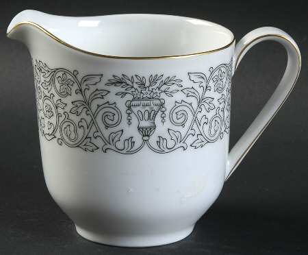 Medici Black Creamer