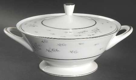 Lorient Round Covered Vegetable