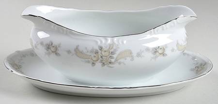 Queen Anne Gravy Boat with Attached Underplate