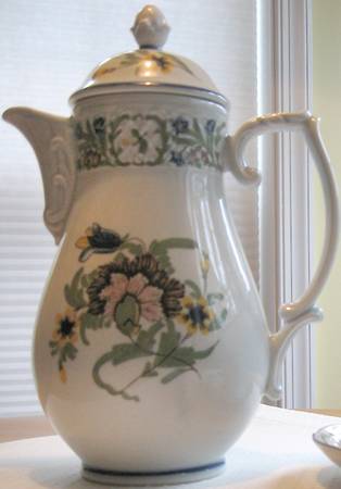 Nancy Coffee Pot & Lid