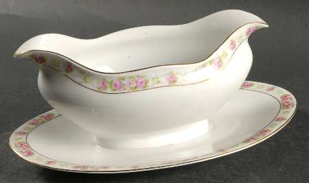 AUS10 Gravy Boat with Attached Underplate