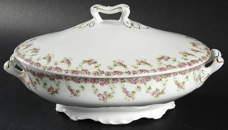 AUS21 Oval Covered Vegetable