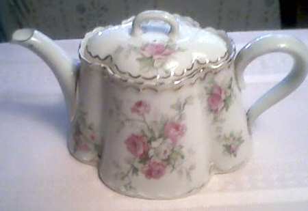 AUS28 (O. & E.G) Small Teapot & Lid
