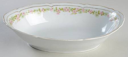 The Munich 9" Oval Vegetable Bowl