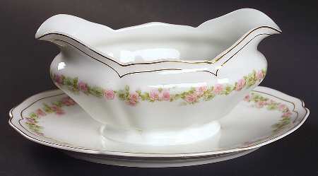 The Munich Gravy Boat with Attached Underplate