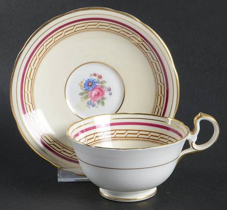 7486 Mauve Footed Cup & Saucer Set