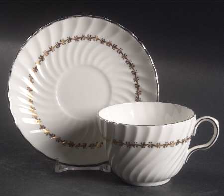 Aurora Flat Cup & Saucer Set