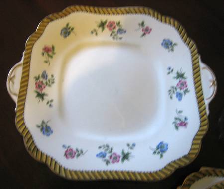 AYN20 Handled Cake Plate