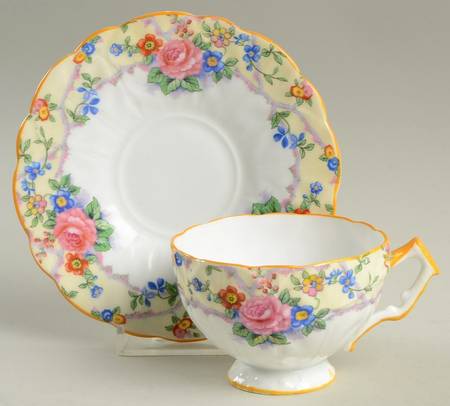 B1183 Footed Cup & Saucer Set