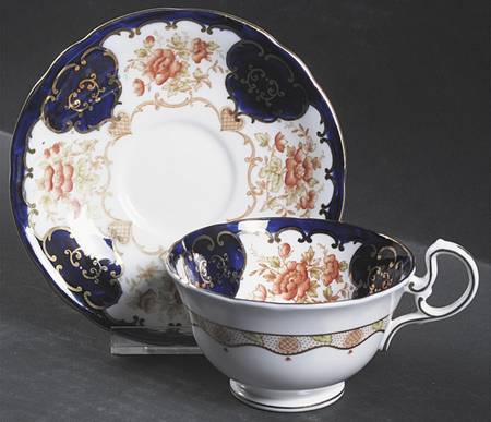 B1605 Footed Cup & Saucer Set