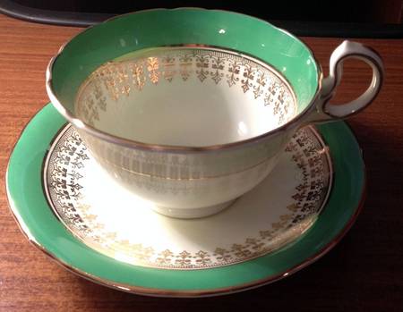B5356 Green Footed Cup & Saucer Set
