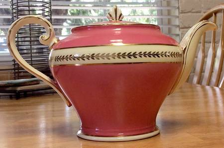 C186 Teapot & Lid