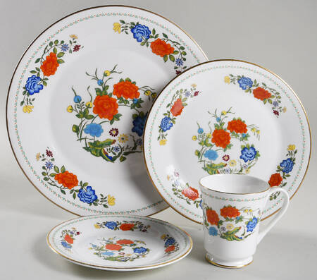 Famille Rose 4 Piece Place Setting
