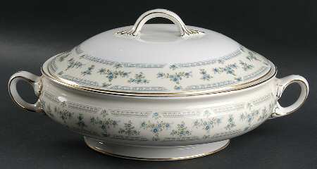 Fleurette Round Covered Vegetable