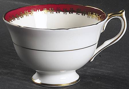 Guildhall Maroon Footed Cup